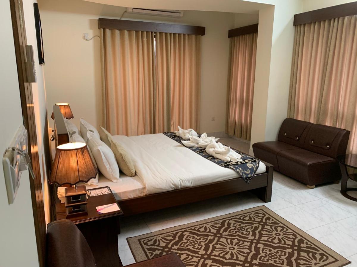 Hotel Grand Circle Inn Дакка Екстер'єр фото